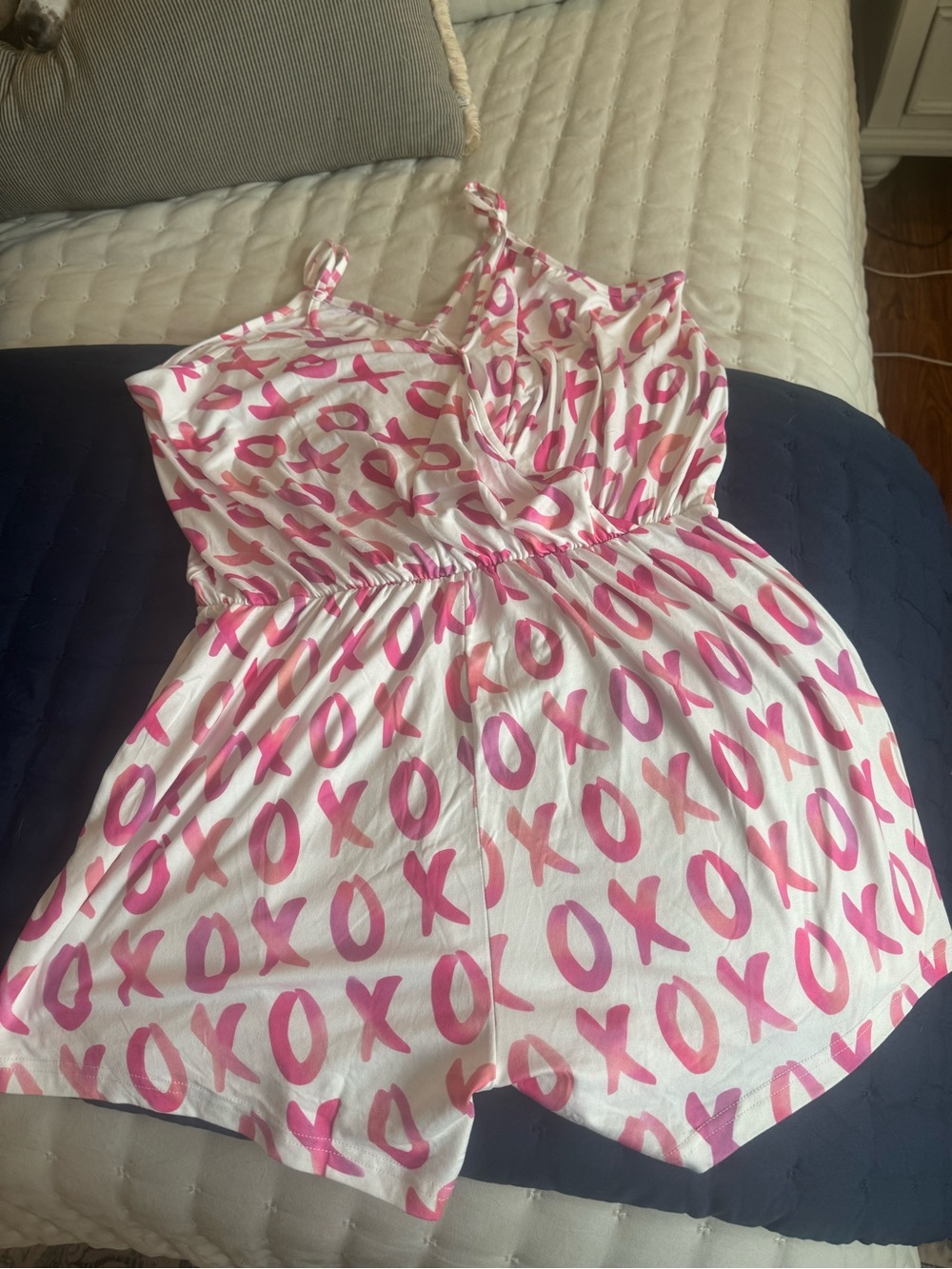 Women’s Pink & White XOXO Spaghetti-Strap Sleep Romper